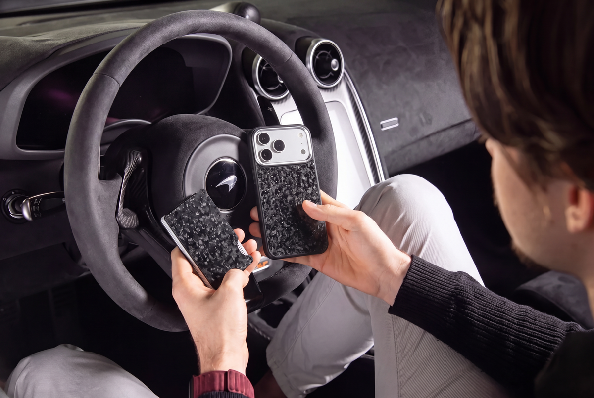 O material dos supercarros, na tua mão.
