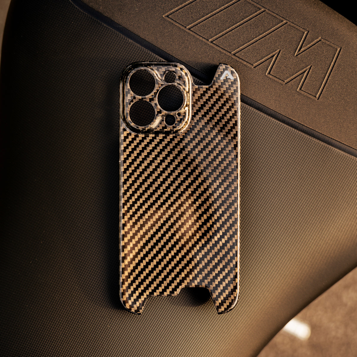 iPhone 18 Pro Max - Capa Fibra de Carbono NAKED - Classic